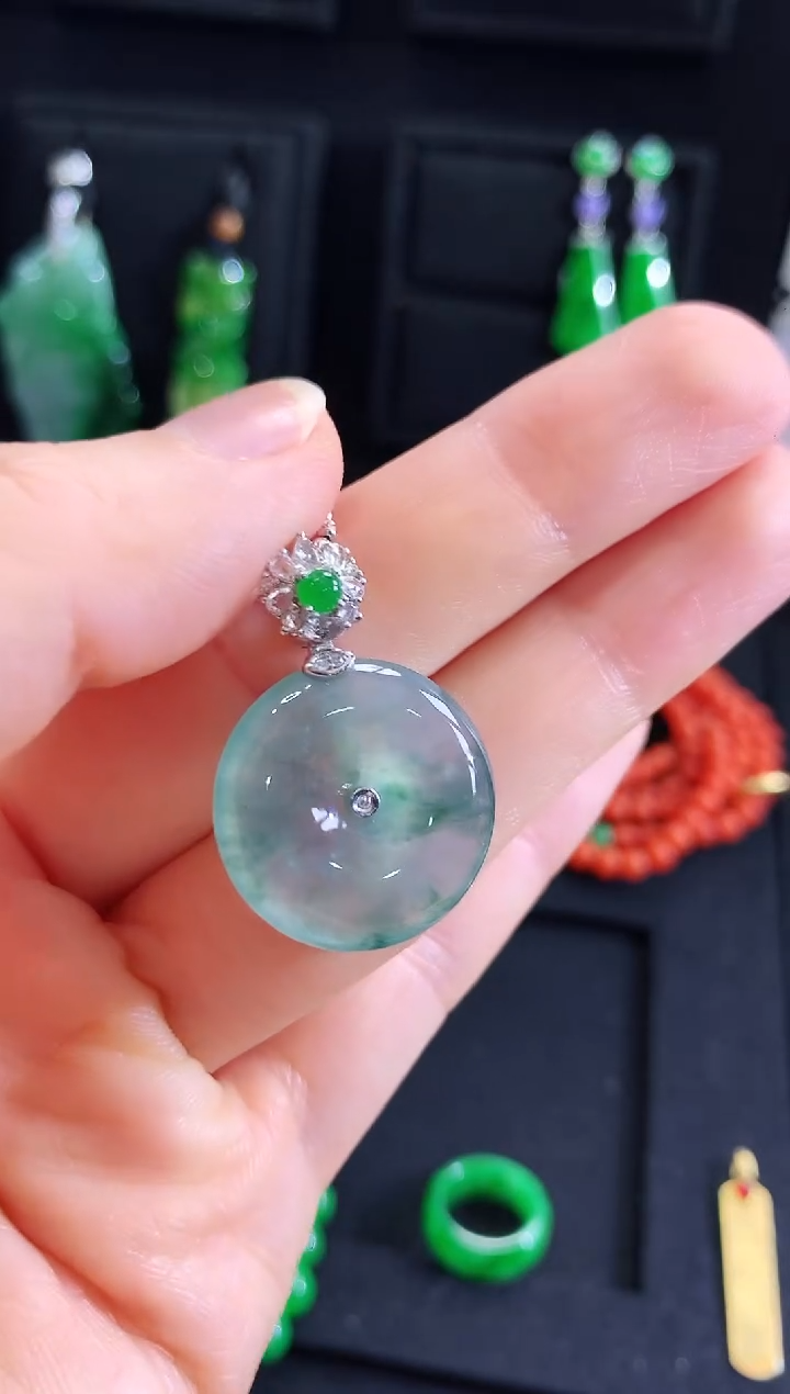 【闪购商品】翡翠吊坠(不含链)18K金镶嵌吊坠