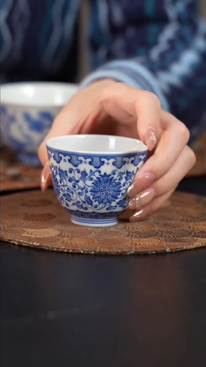 【闪购商品】杯看山柴窑青花缠枝