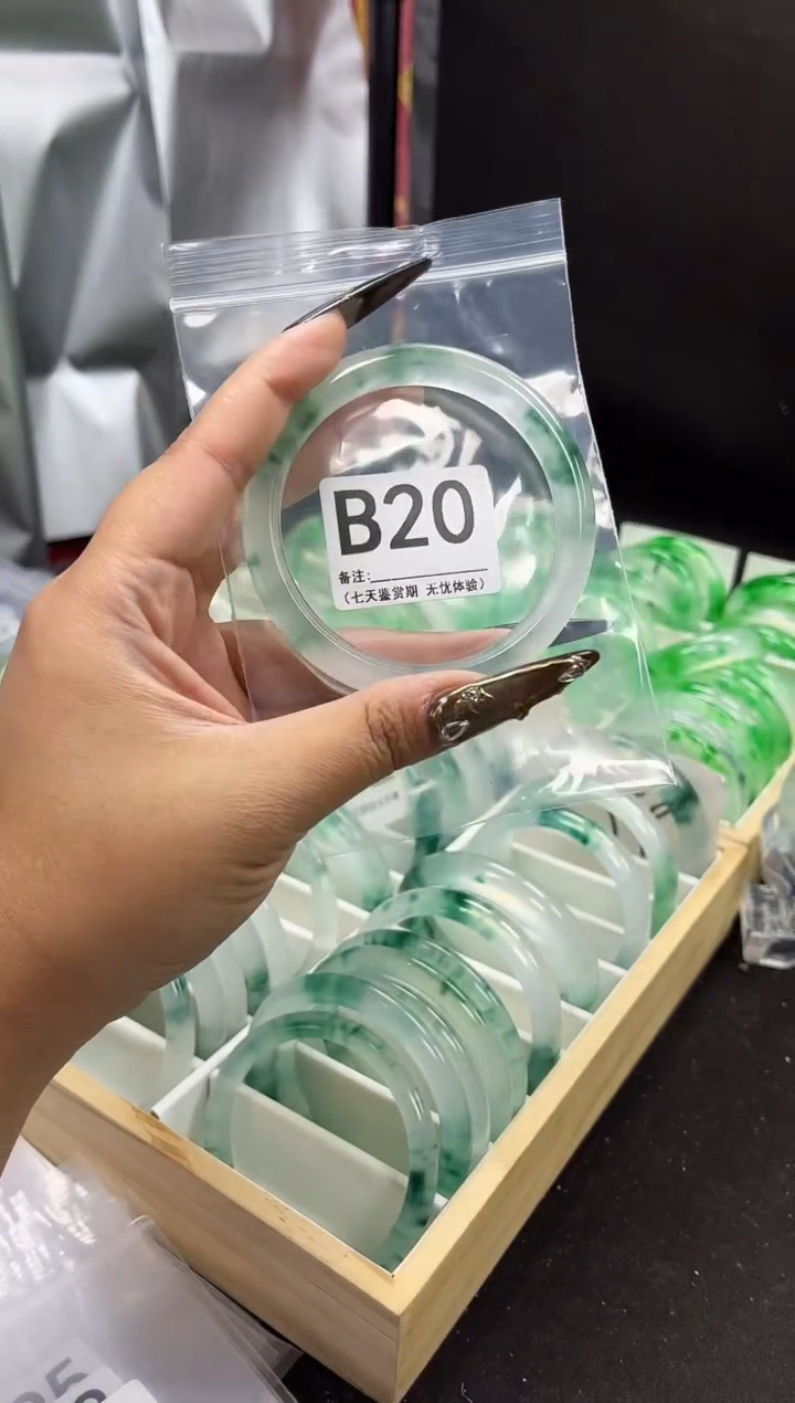 【闪购商品】石英岩玉手镯未镶嵌B20