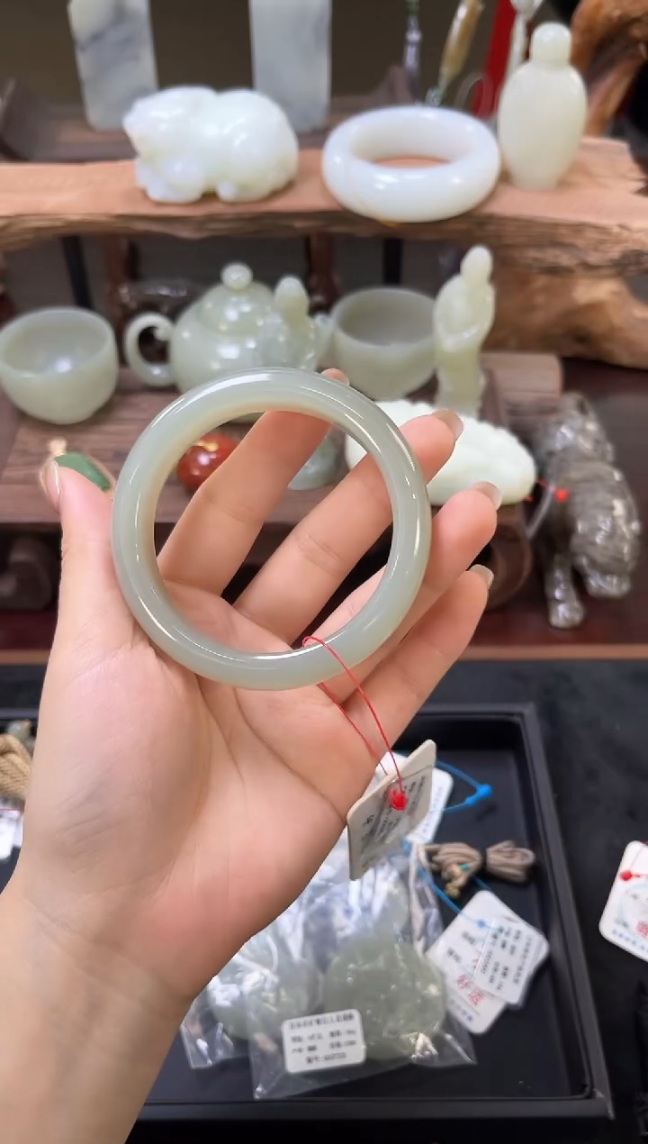 【闪购商品】和田玉手镯未镶嵌且末青白手镯56+圈9006686