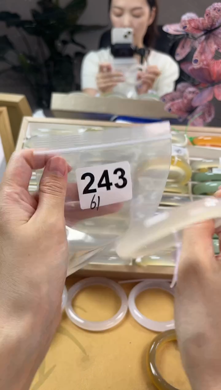 玛瑙/玉髓手镯未镶嵌243