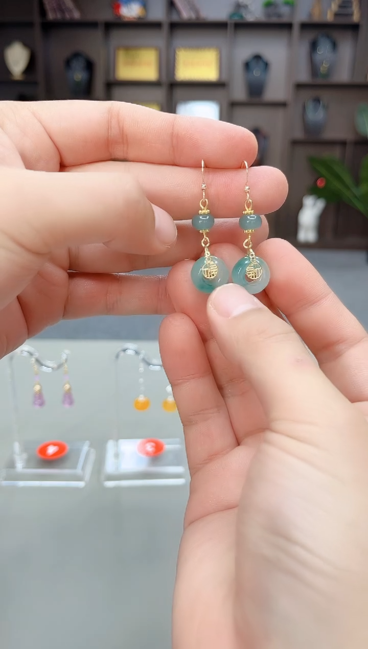 未镶嵌石英质玉（天山翠）耳钉307