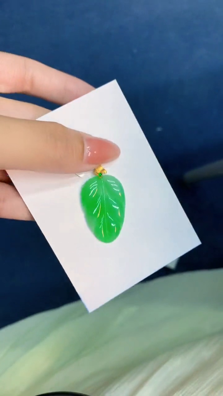 翡翠18K金镶嵌颈饰           1