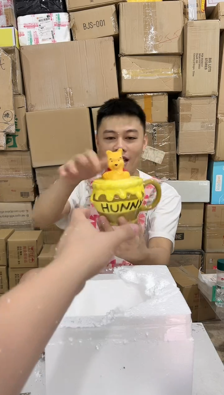 瓷片Q版维尼蜂蜜带盖杯