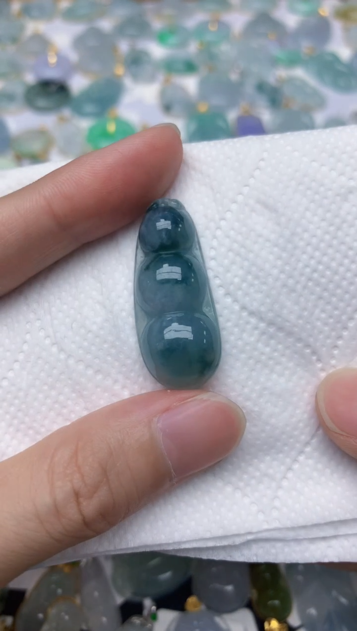 翡翠未镶嵌颈饰天然A货翡翠