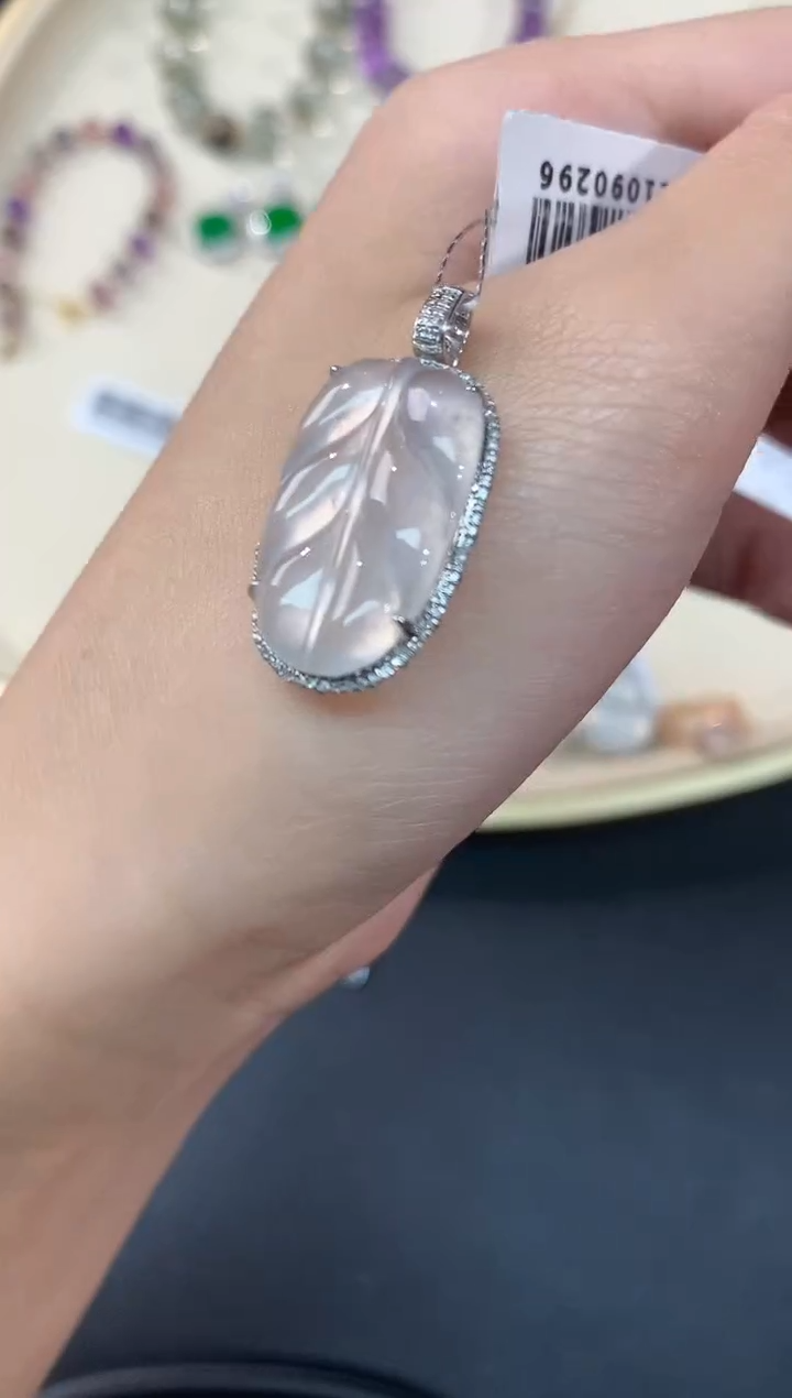 【闪购商品】翡翠吊坠(不含链)18K金镶嵌吊坠A355|3980