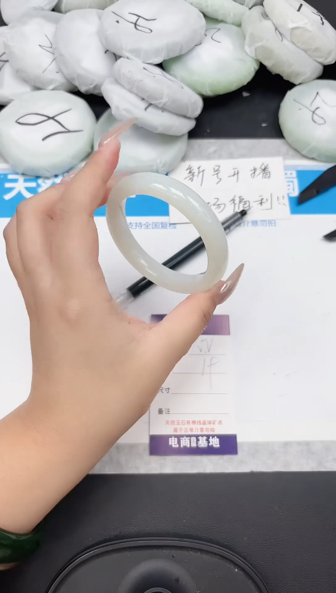 女款工艺手镯102-56.5