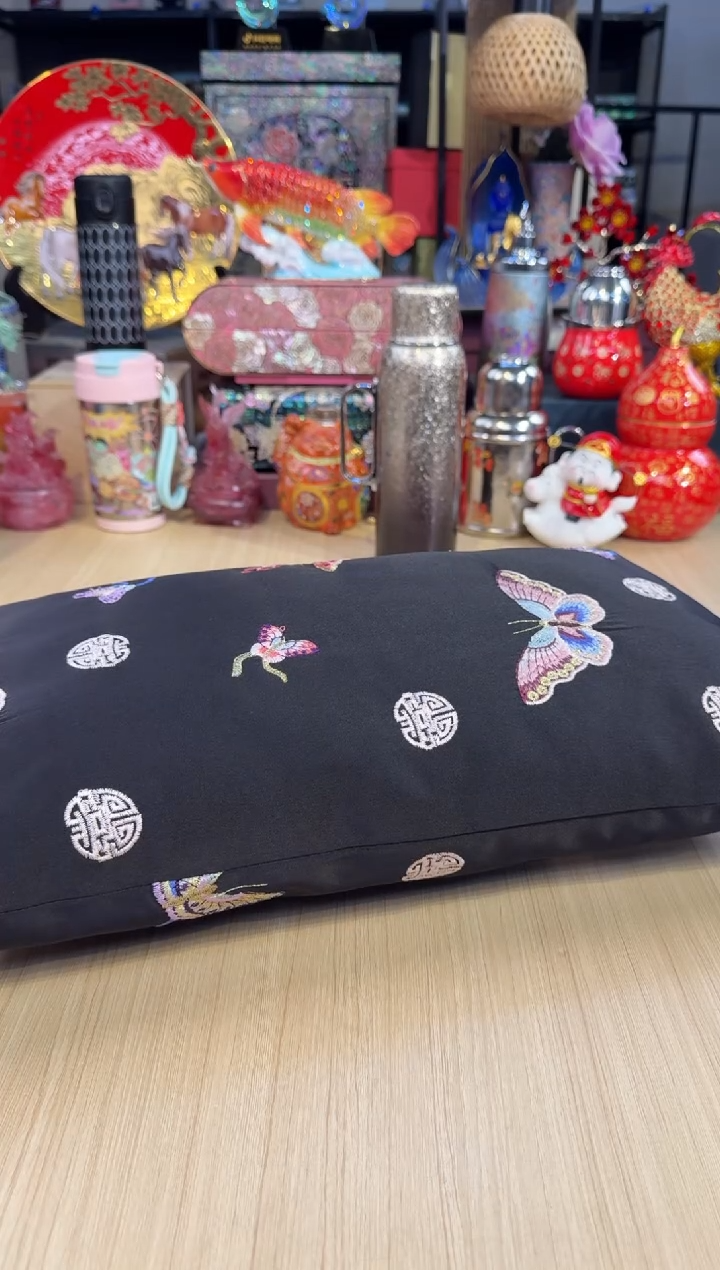 206黑色蝴蝶腰靠枕