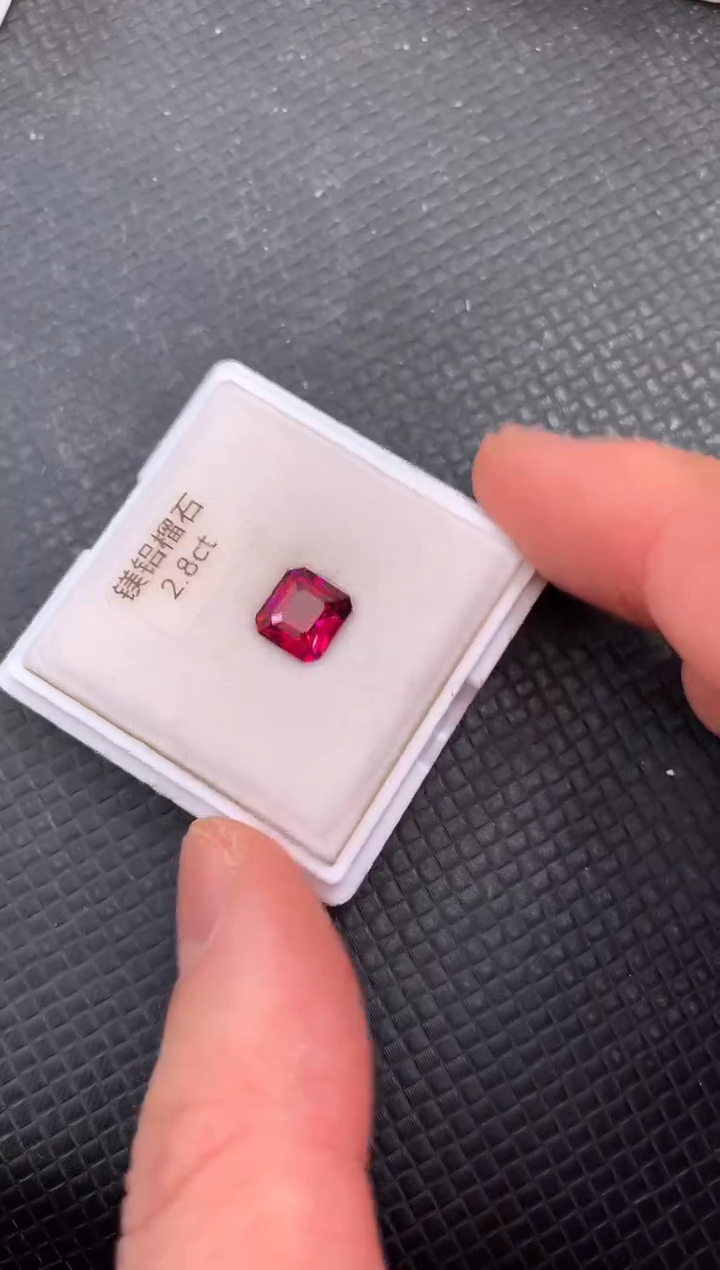 【闪购商品】石榴石（紫牙乌）裸石未镶嵌天然美铝