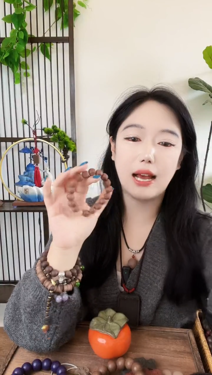 泥塑息肌六角珠手串一个   