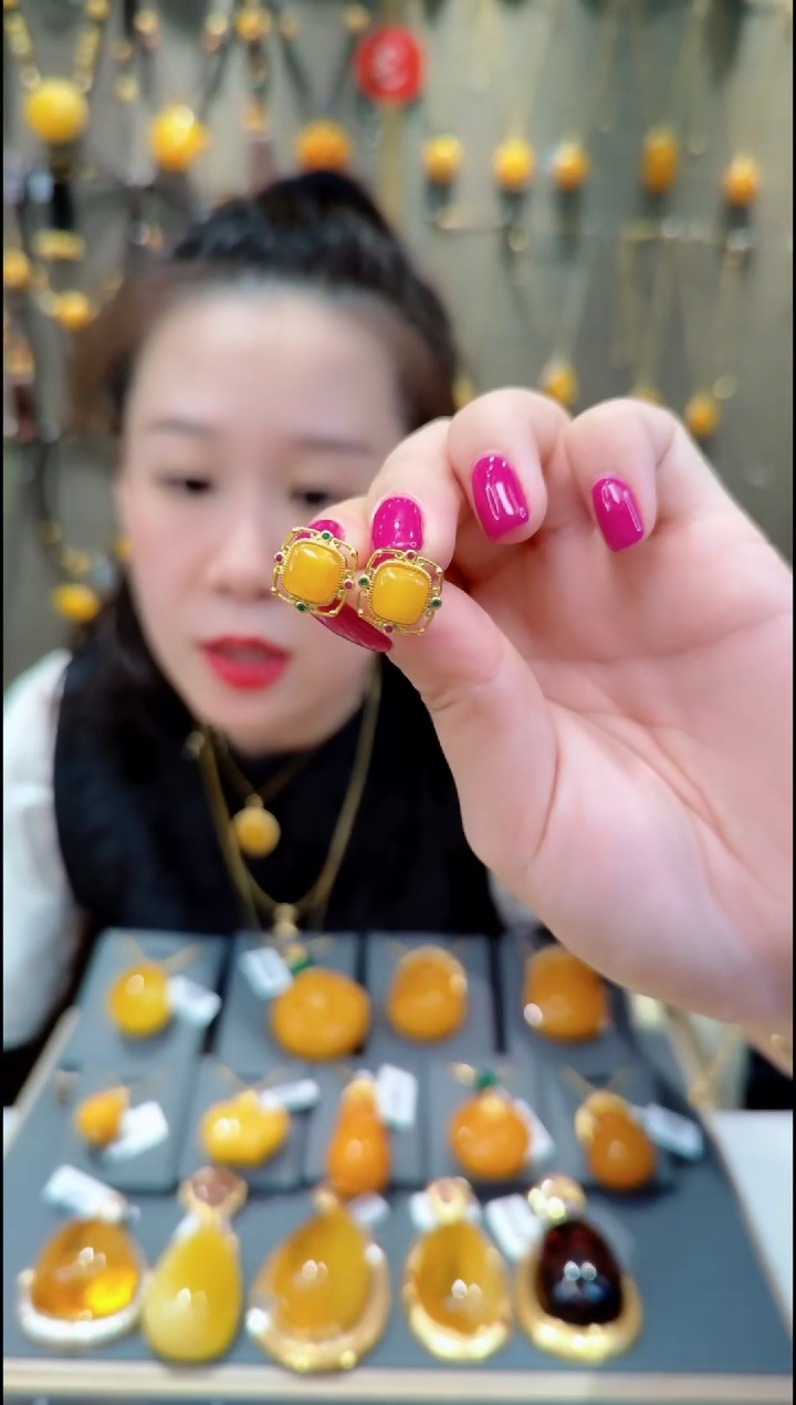 【闪购商品】蜜蜡耳饰银S925镀金镶嵌B003蜜蜡耳坠