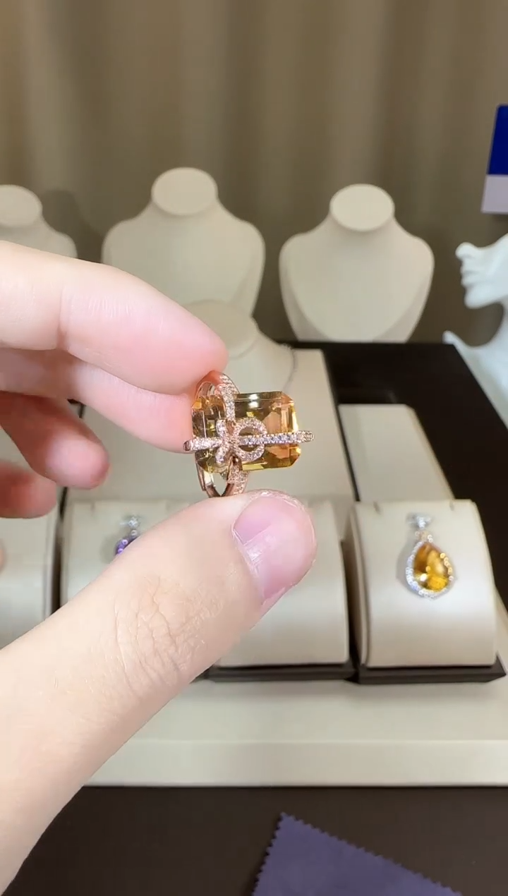 【闪购商品】黄晶戒指银S925镶嵌10*14mm设计款