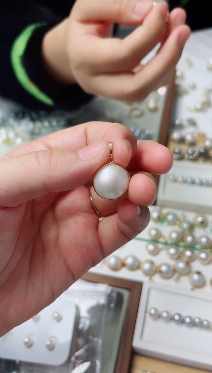 18K金镶嵌颈饰拼合珍珠（马贝珠）万能扣