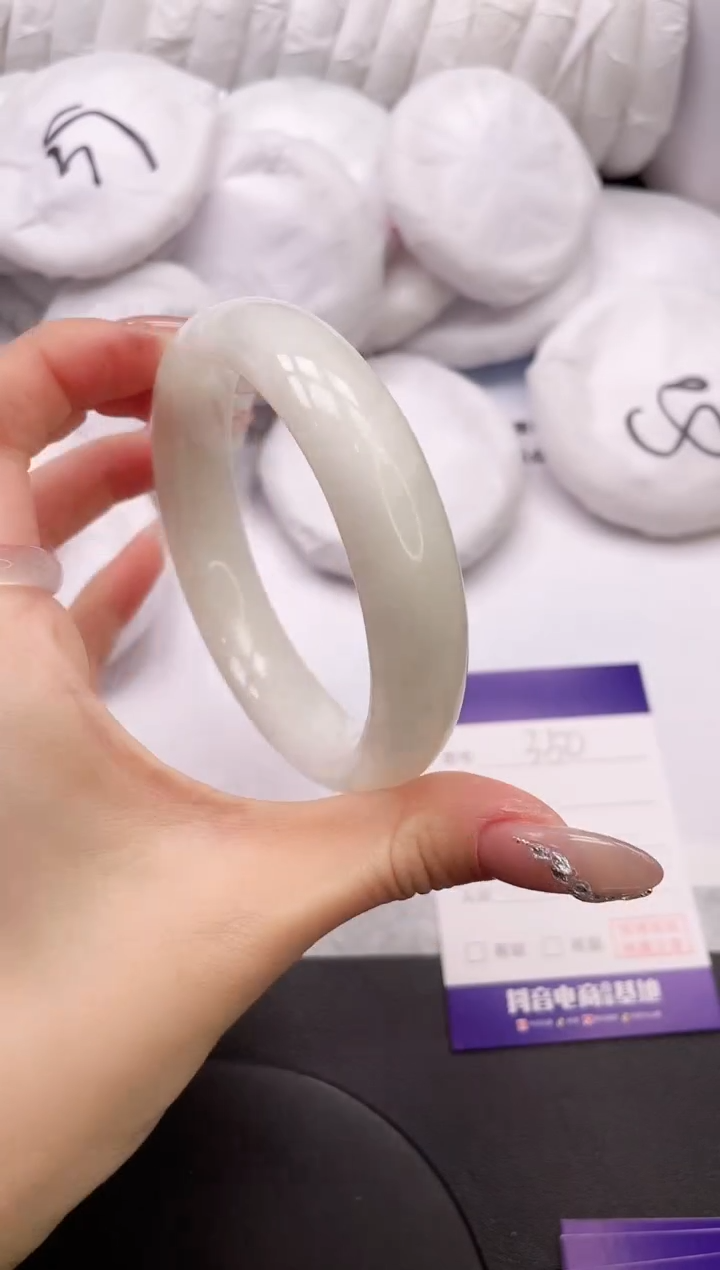 【闪购商品】和田玉手镯未镶嵌24K350-62