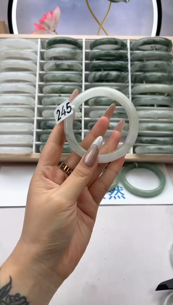 未镶嵌手镯石英质玉245