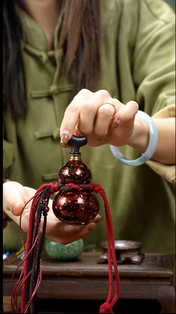 南***岳XY065漆艺精致小手捻(开口）