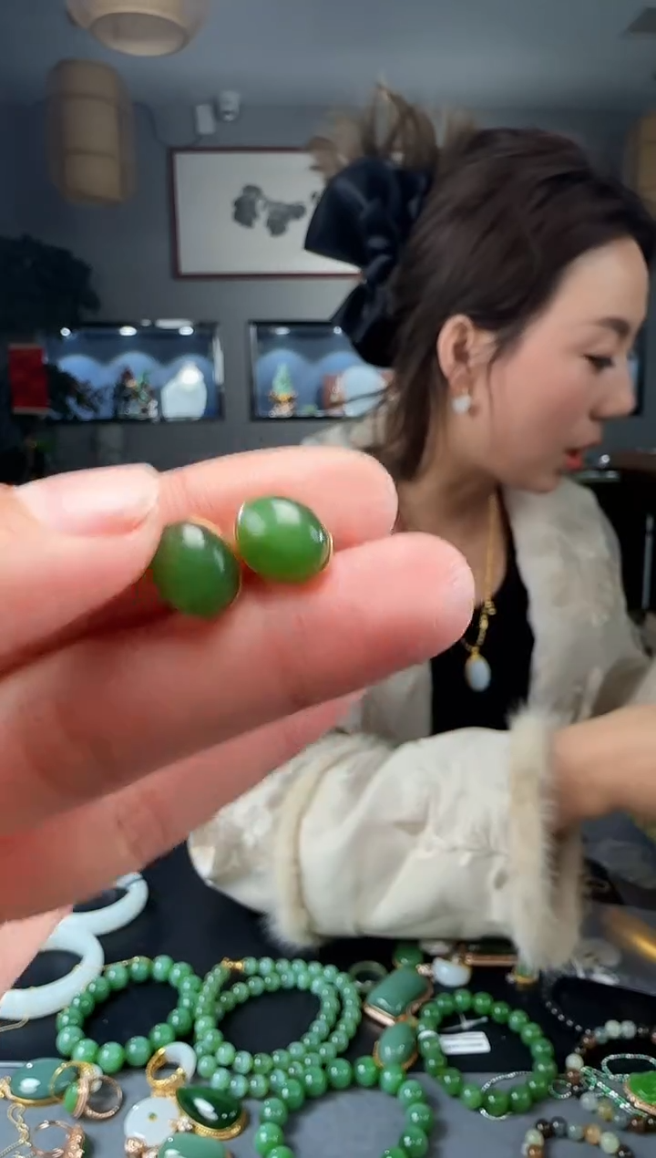 【闪购商品】和田玉耳钉18K金镶嵌1