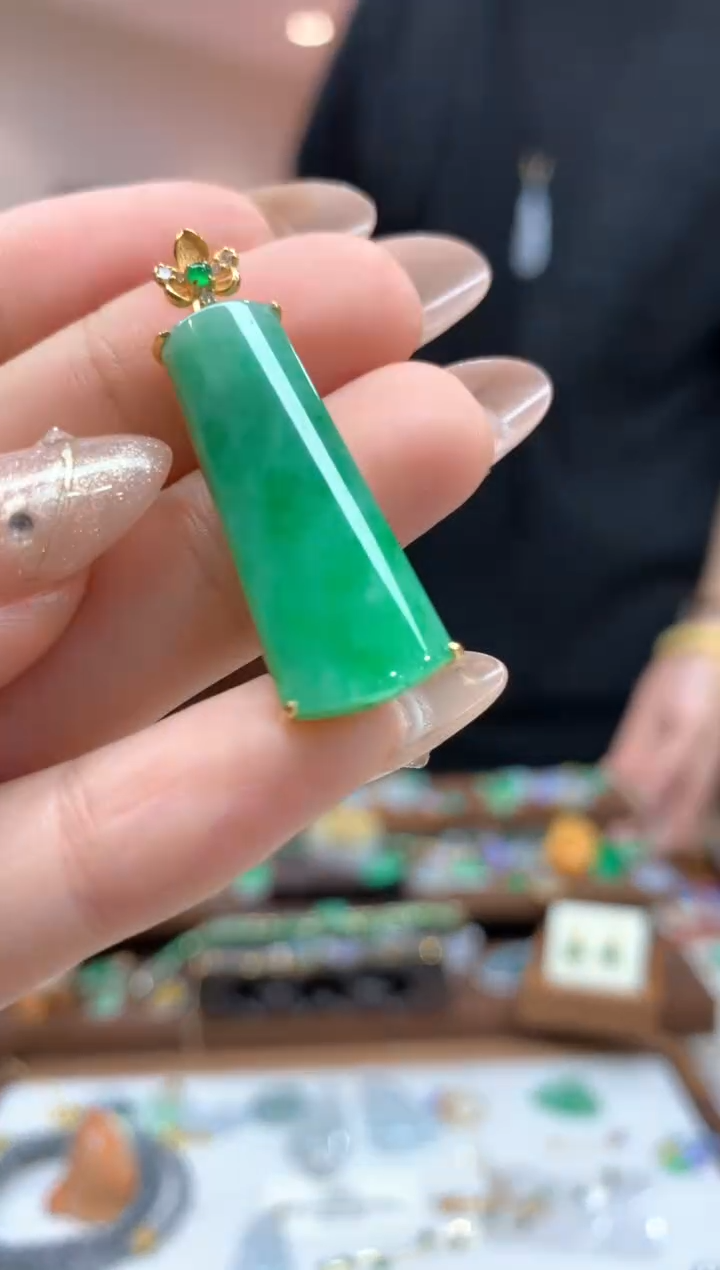 【闪购商品】翡翠吊坠(不含链)18K金镶嵌无事柱