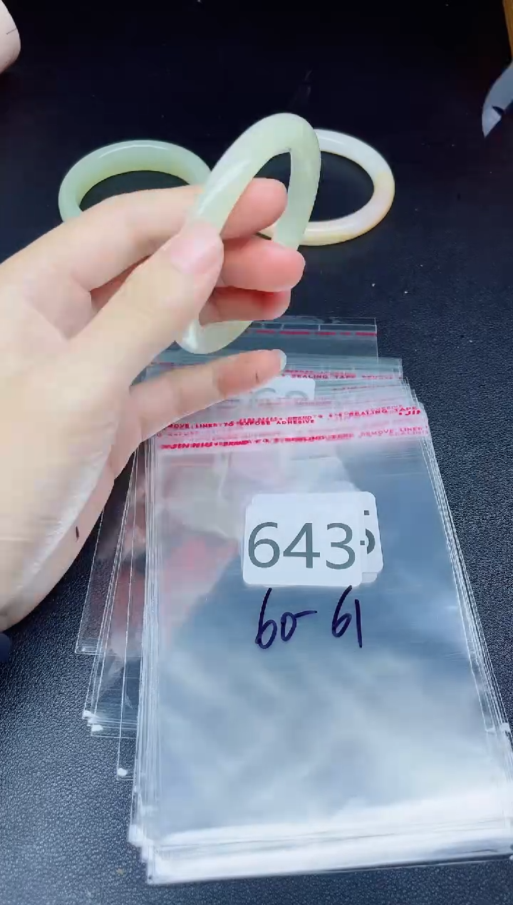 未镶嵌手镯石英质玉643