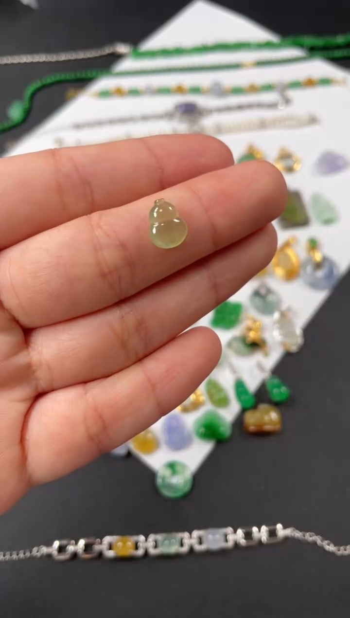 翡翠18K金镶嵌吊坠(不含链)一个    P303