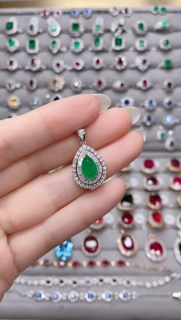 【闪购商品】祖母绿18K金吊坠18K金镶嵌1