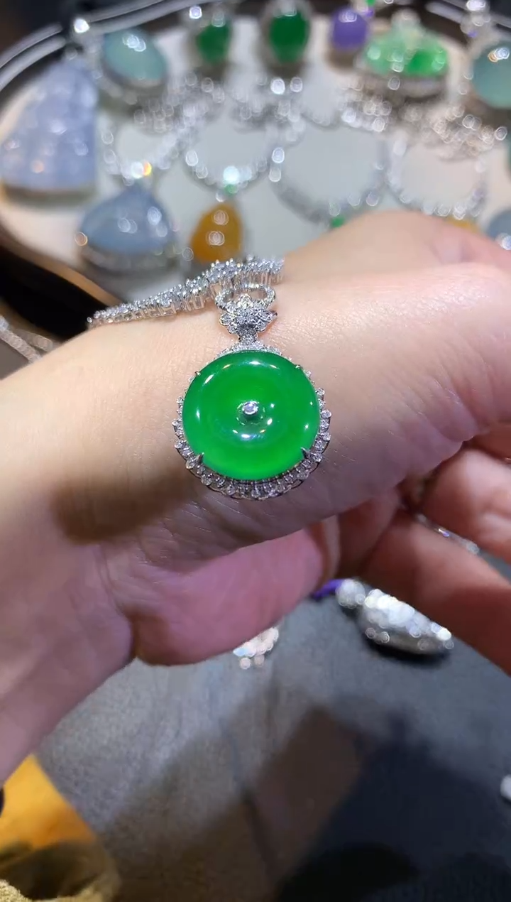 【闪购商品】翡翠吊坠(不含链)18K金镶嵌47-扣子