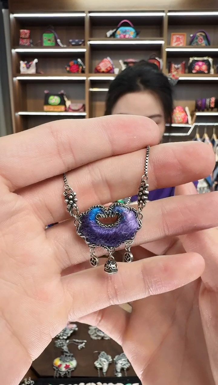 【闪购商品】织绣105蒙阿苏苗绣传承