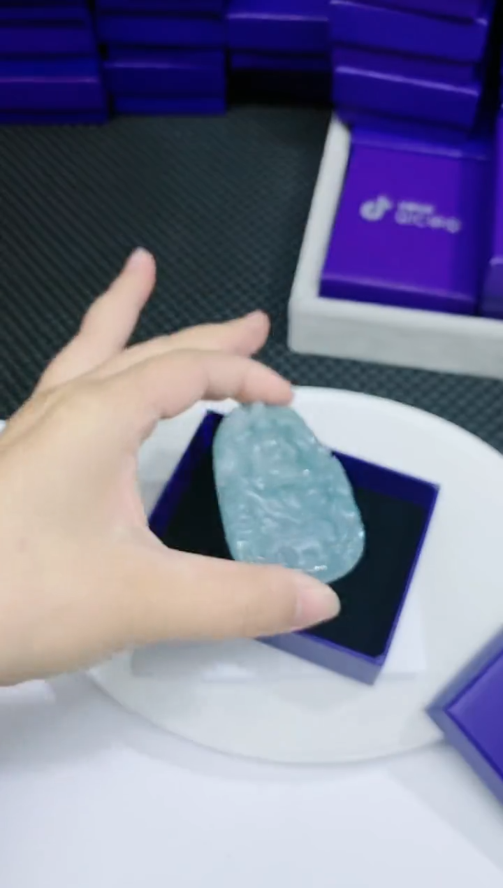 翡翠未镶嵌颈饰