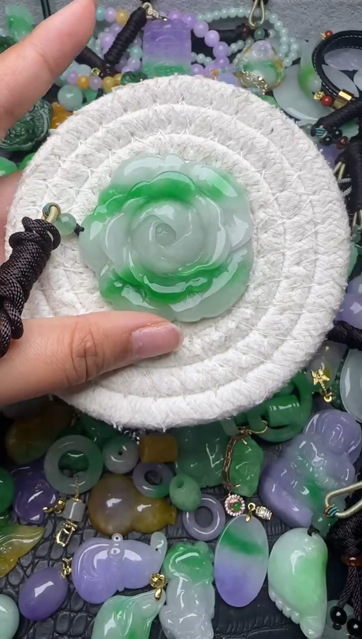 颈饰未镶嵌翡翠缅甸翡翠吊坠