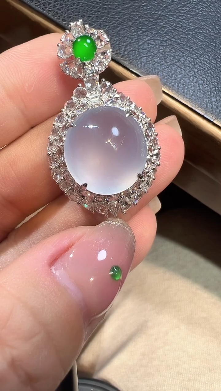 【闪购商品】翡翠颈饰18K金镶嵌蛋面