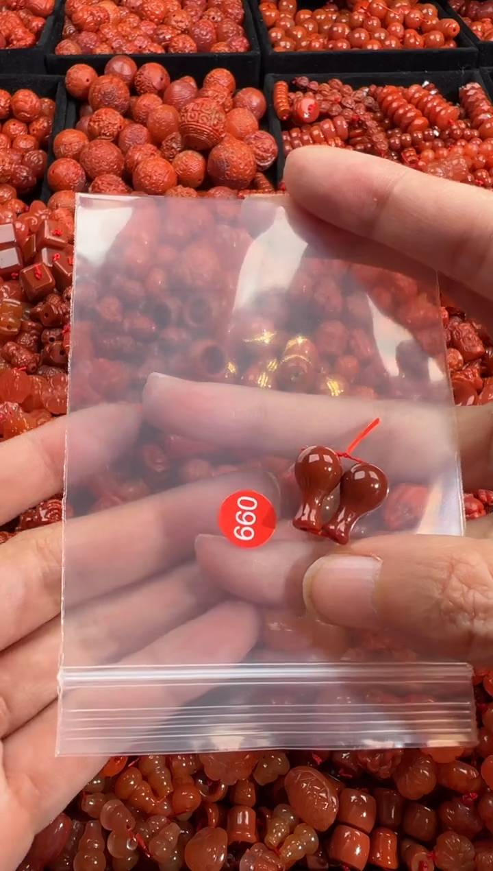 南红玛瑙未镶嵌颈饰1