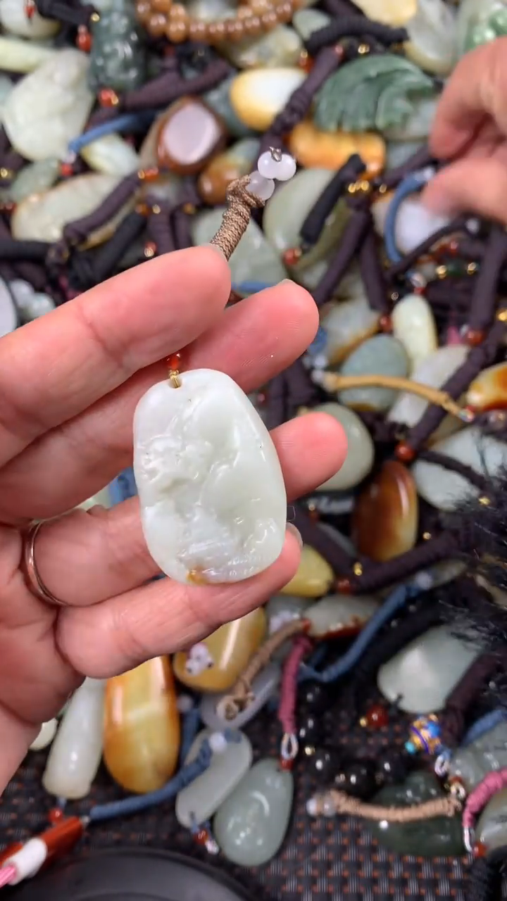 【闪购商品】和田玉颈饰未镶嵌多样性发货没有证书拍一发一有瑕