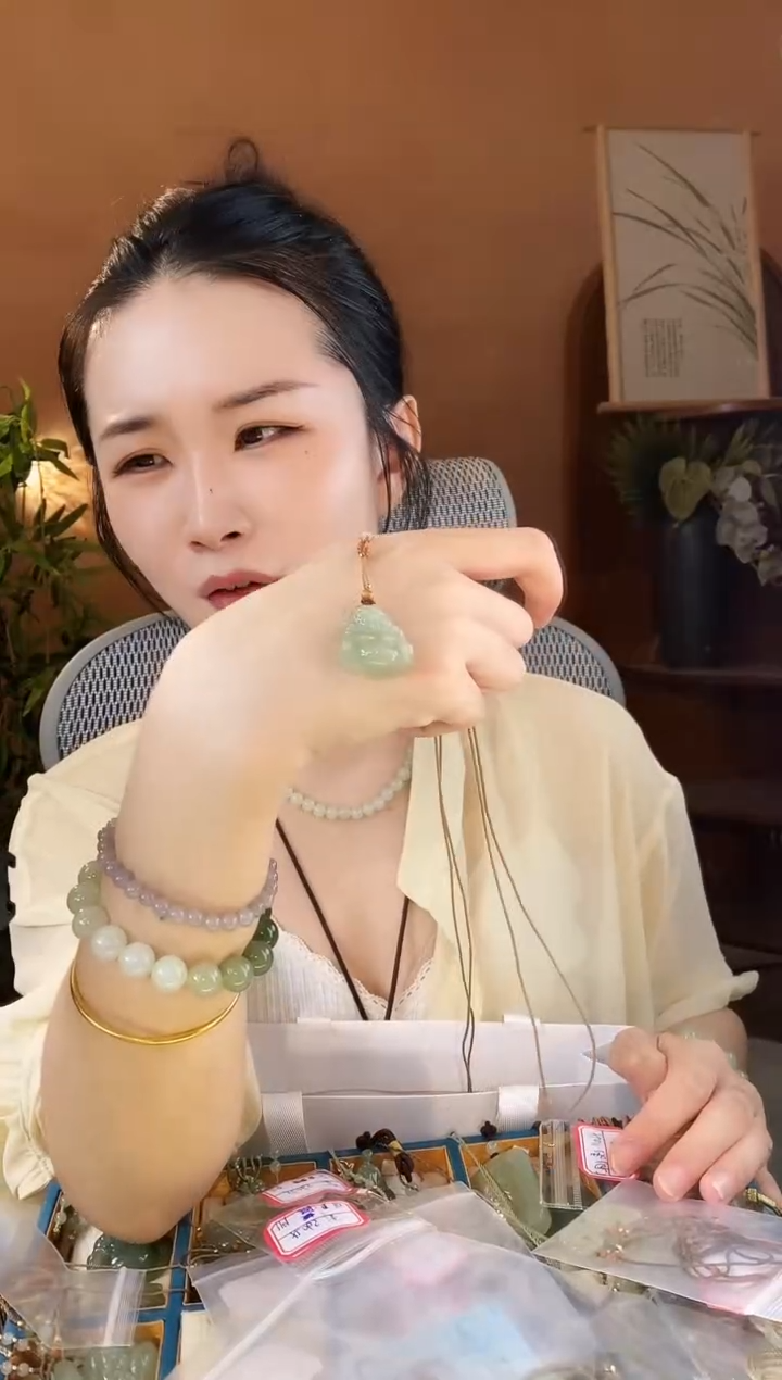 和田玉未镶嵌颈饰棕绳25MM佛公和田玉项链