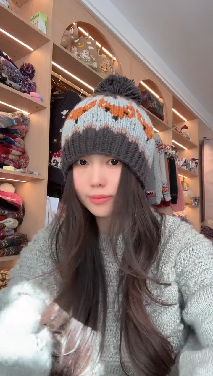 羊毛灰蓝狐狸帽   