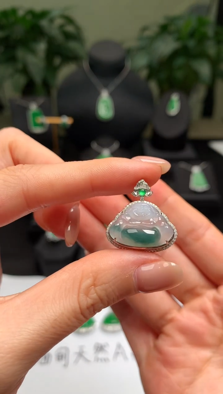 颈饰18K金镶嵌翡翠佛公