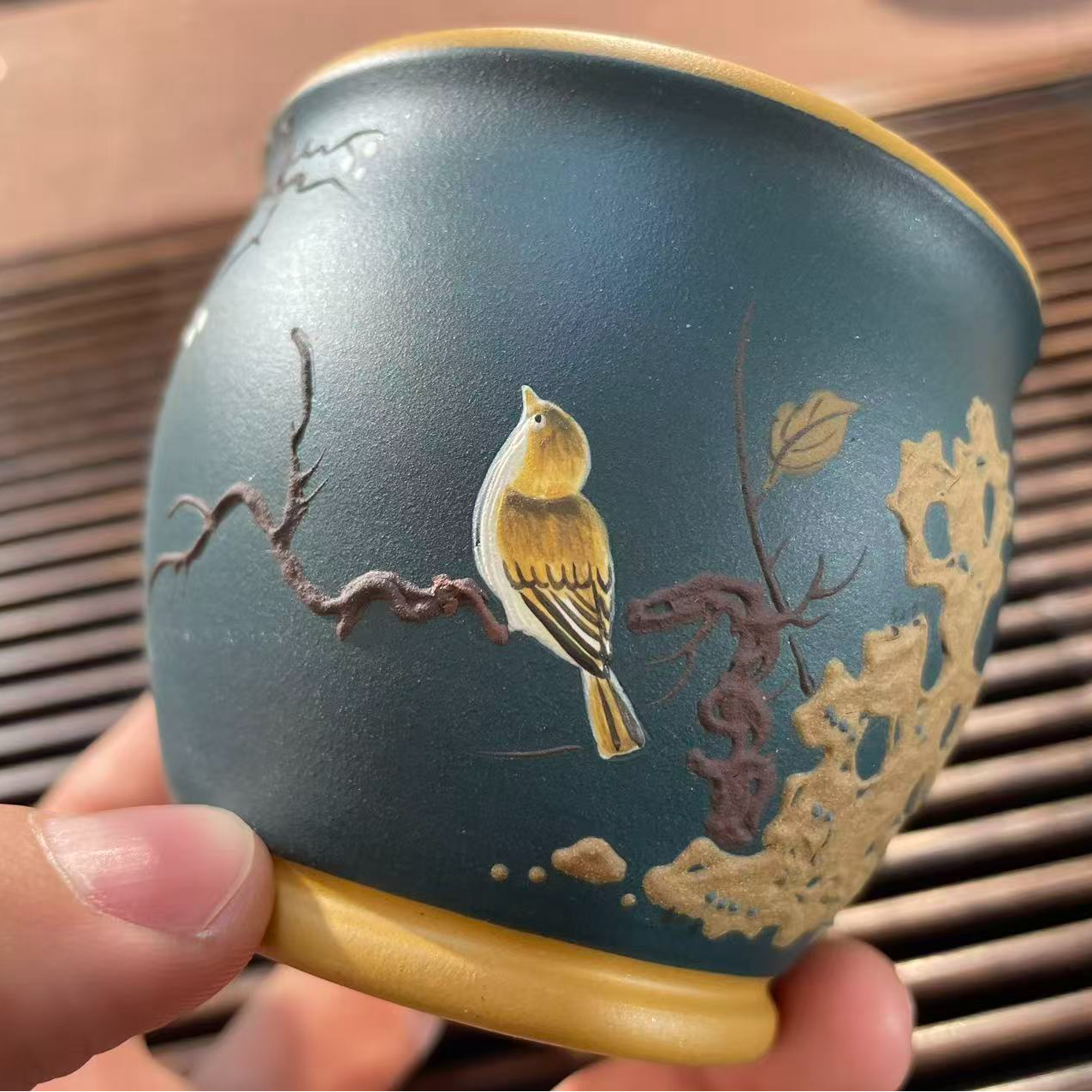 宜兴紫砂全手工黄金段手工刻绘黄眉主人杯  容量160cc