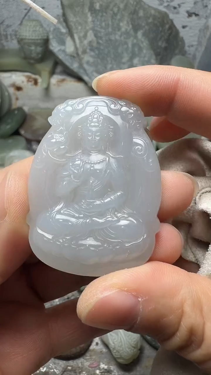 吊坠(赠链)未镶嵌和田玉观音