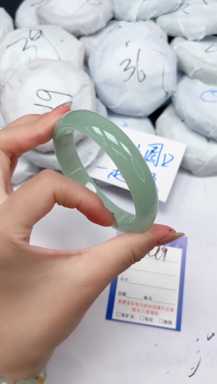 未镶嵌手镯石英质玉49/64.2