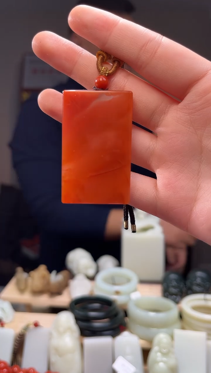 颈饰未镶嵌南红玛瑙吊坠