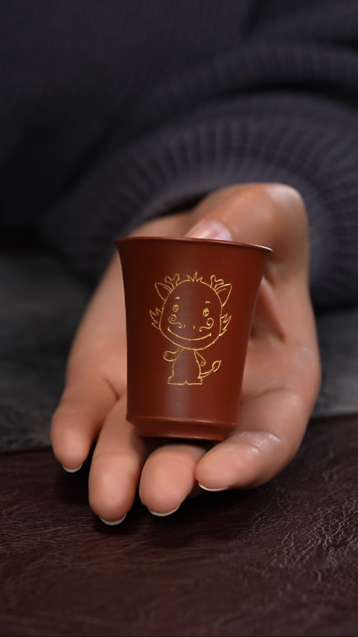【闪购商品】紫砂茶杯朱泥 刻绘小龙人 闻香杯