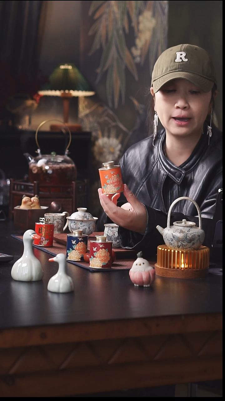 橙色小罐白桃六堡茶