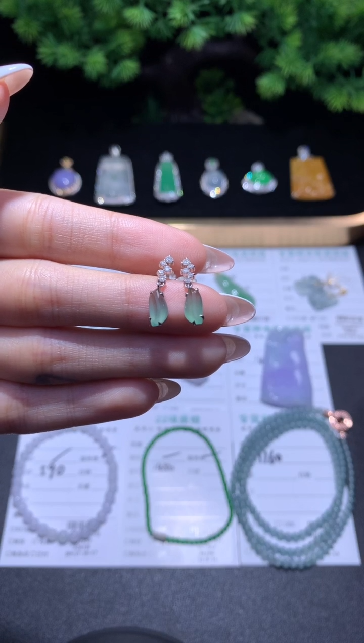 18K金镶嵌挂件翡翠48小时鉴赏期 退货不扣服务费