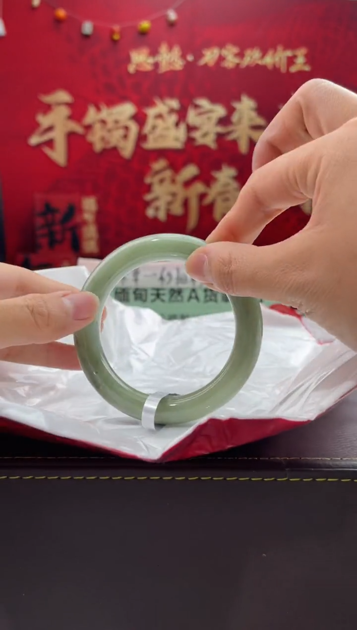 【闪购商品】翡翠手镯未镶嵌8翡翠手镯（微瑕）