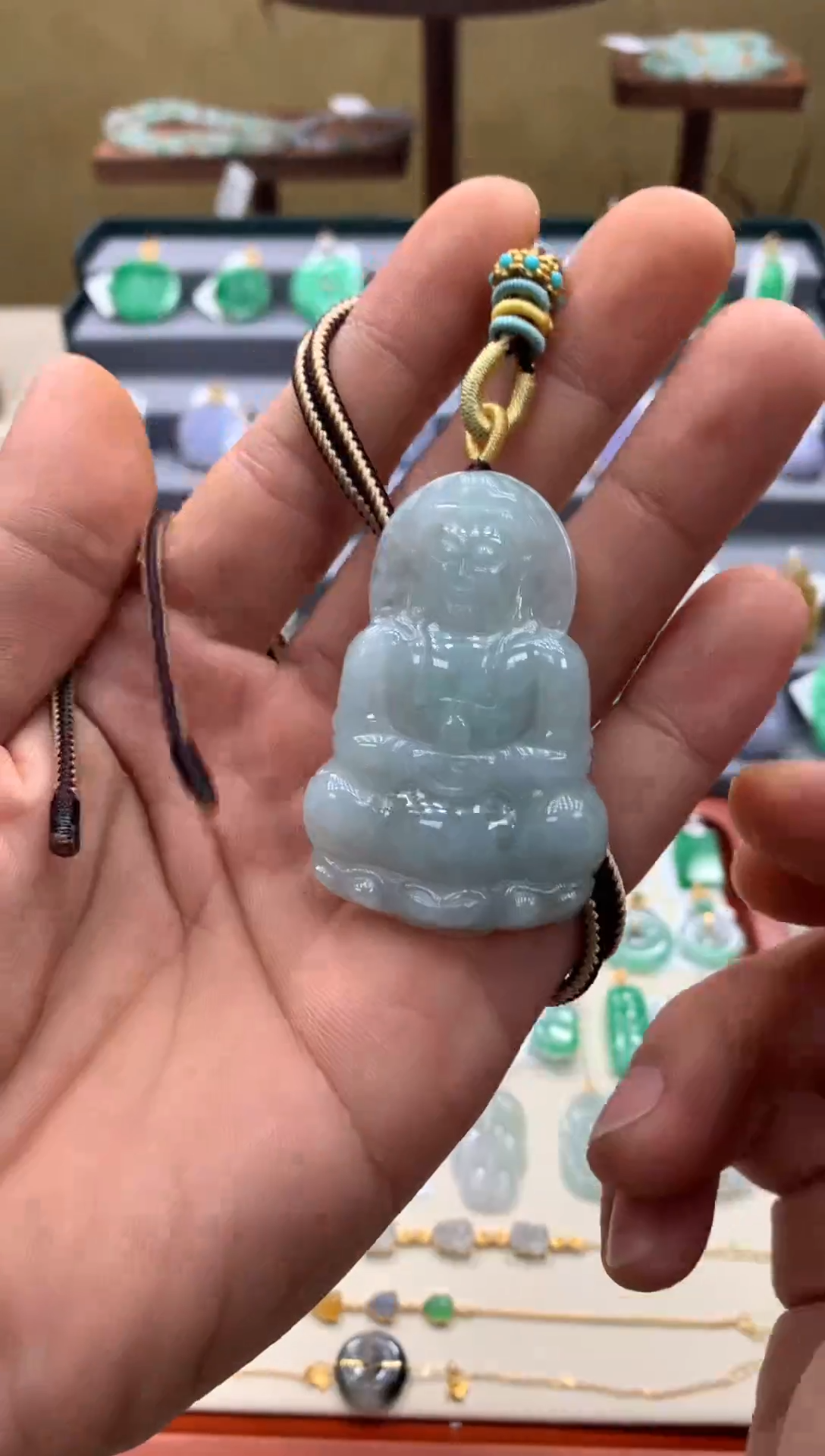 翡翠未镶嵌颈饰观音