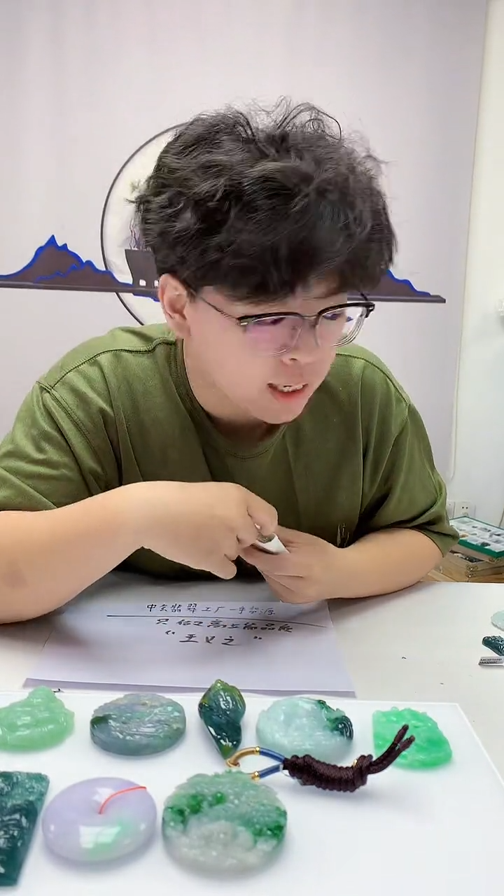 【闪购商品】定制翡翠未镶嵌4688DD-毛货挂件