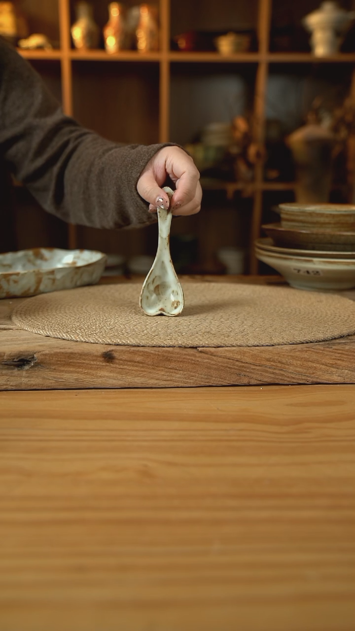 粉影系列的爱心勺子1个