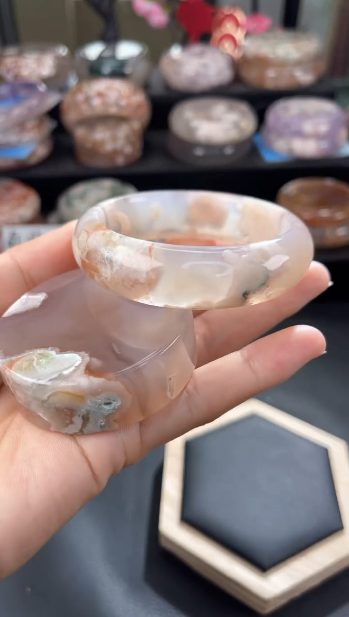 【闪购商品】石英质玉手镯未镶嵌57