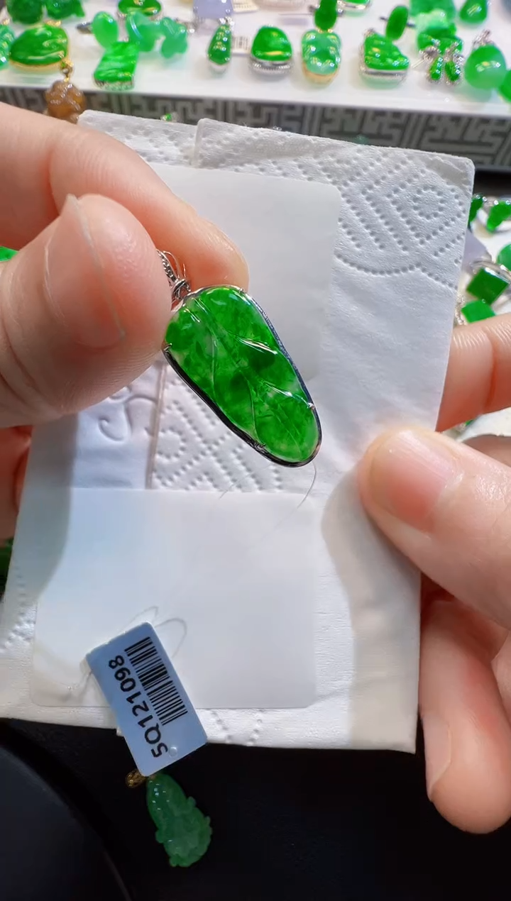 翡翠18K金镶嵌吊坠(不含链)1680