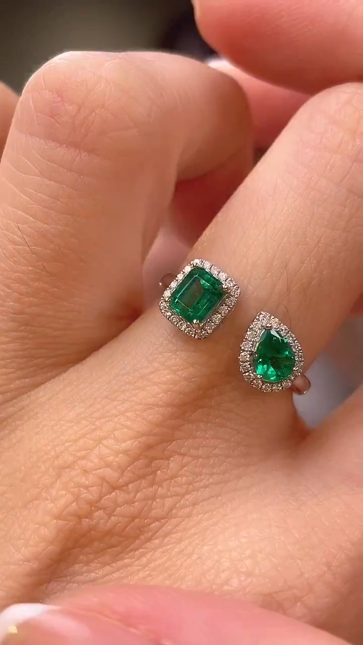 18K金镶嵌戒指祖母绿哥伦比亚主石：0.75ct