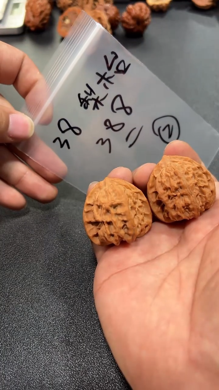 把件文玩核桃38梨木台 002